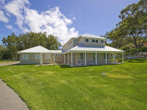 Echo Beach House, 16 Reflections Dr - Luxurious House With Magnificent Pool And Ducted Air - Australian Directory 0