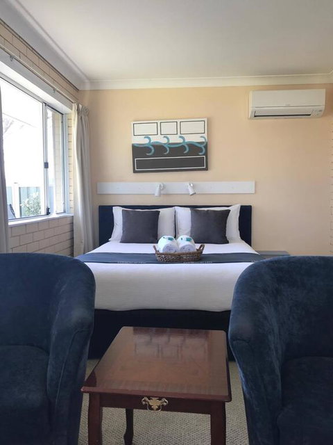 Edgewater Motel - Australian Directory 3