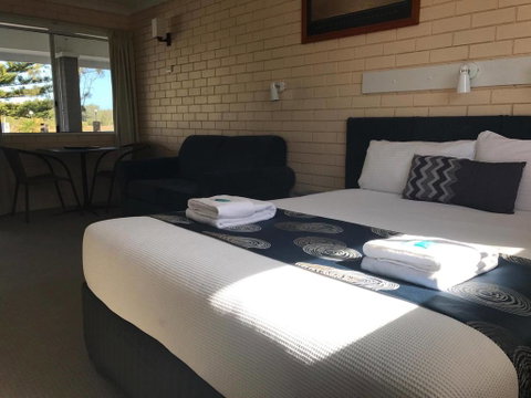 Edgewater Motel - Australian Directory 1