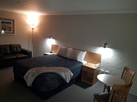 Edward Parry Motel And Apartments - Australian Directory 1