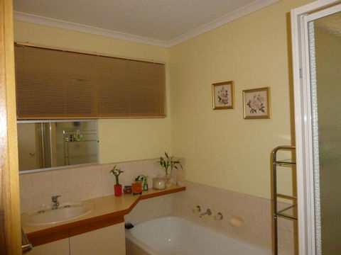 Effie Court - Australian Directory 3
