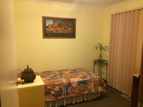 Effie Court - Australian Directory 0