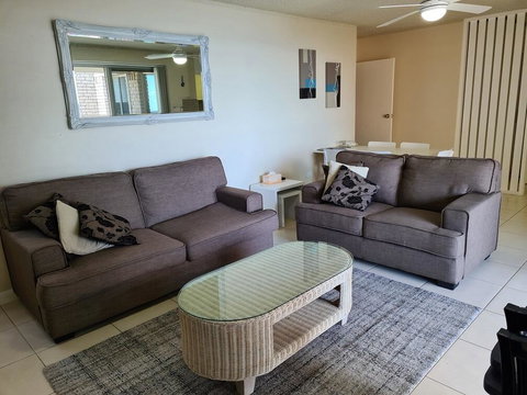 El Sandi Unit 7 - Australian Directory 1