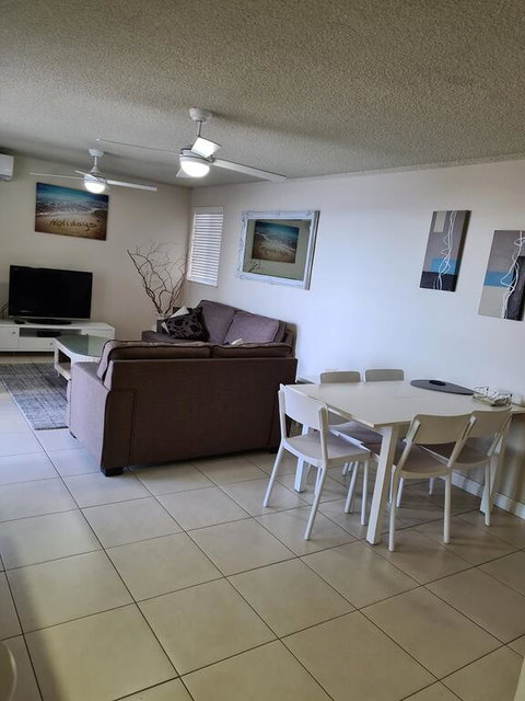 El Sandi Unit 7 - Australian Directory 3