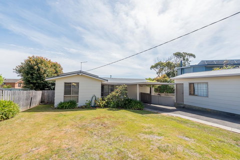 Elanora - Australian Directory 0