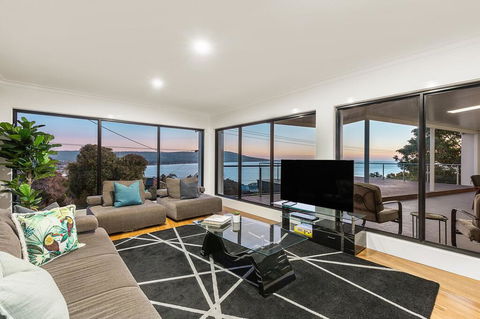 Ellerina Sea Vista Luxury Family Retreat With Sauna, Pool, Amazing Water Views, Walk To Beach - Australian Directory 3
