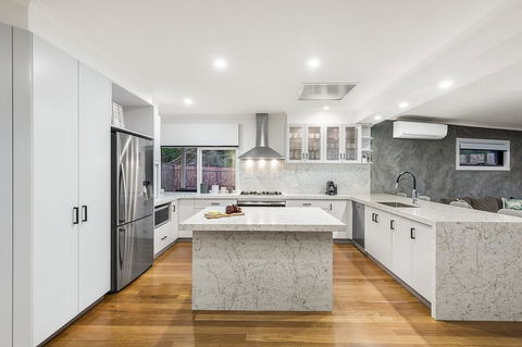 Ellerina Sea Vista Luxury Family Retreat With Sauna, Pool, Amazing Water Views, Walk To Beach - Australian Directory 2