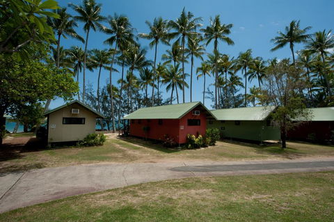 Ellis Beach Oceanfront Bungalows - Australian Directory 2