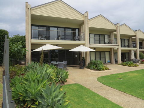 ELSINOR Townhouse 10 Mulwala - Australian Directory 0