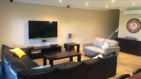 ELSINOR Townhouse 2 - Australian Directory 2