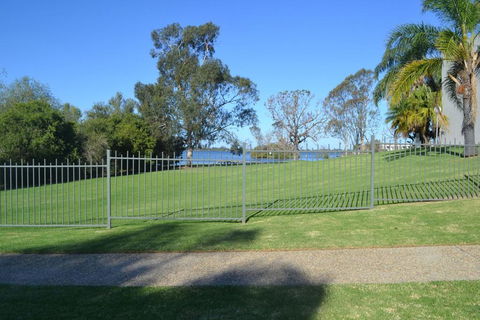 ELSINOR Townhouse 4 Mulwala - Australian Directory 1