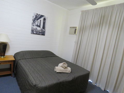 Emerald Gardens Motel & Apartments - Australian Directory 3