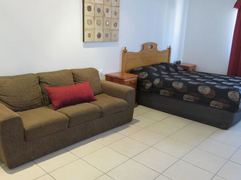 Emerald Gardens Motel & Apartments - Australian Directory 1