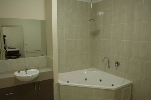 Emerald Inn - Australian Directory 3