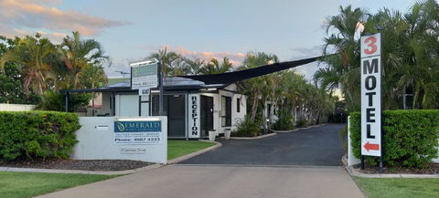 Emerald Motel Apartments - Australian Directory 0