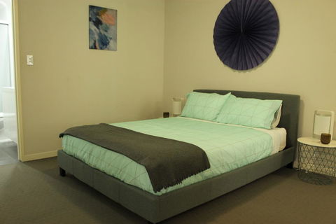 Enjoyable Holiday Home For Group Six - Australian Directory 1