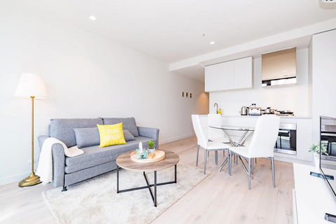 EQ Tower Luxury 1 Bedroom Central Melbourne - Australian Directory 1