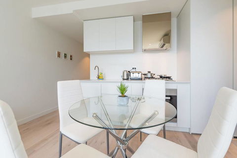 EQ Tower Luxury 1 Bedroom Central Melbourne - Australian Directory 3