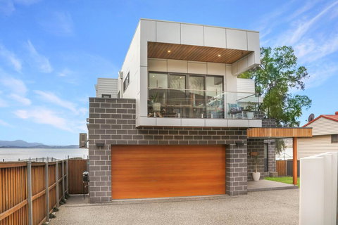 Eternity 141 - Room With Private Bathroom, Balcony Bed & Breakfast - Australian Directory 1