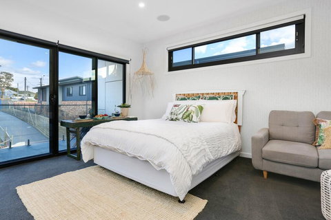Eternity 141 - Room With Private Bathroom, Balcony Bed & Breakfast - Australian Directory 2