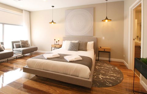 EVOLVE Near Adelaide CBD - Netflix / Wine / Lock Up Garage! - Australian Directory 0