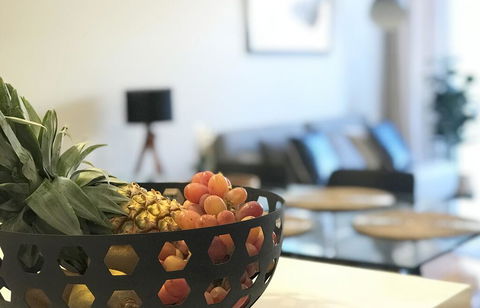 EVOLVE Near Adelaide CBD - Netflix / Wine / Lock Up Garage! - Australian Directory 3