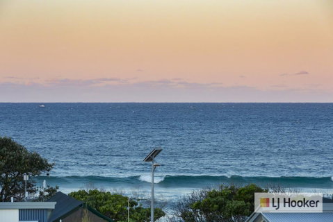 EXCLUSIVE OCEAN VIEW PENTHOUSE ON MARINE PARADE - Australian Directory 1