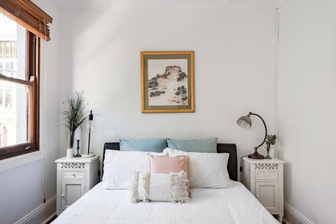 Expansive House Seconds From Oxford Street - Australian Directory 2