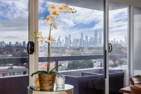 Exquisite 2 Bed Apartment With Beach & City Views - Australian Directory 2