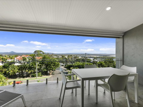 Exquisite Penthouse With Views To Laguna Bay - Unit 3 Taralla 18 Edgar Bennett Avenue - Australian Directory 0