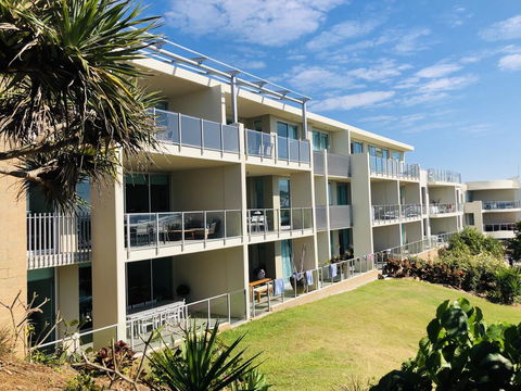 EXTRA LARGE 2 Bed Apartment - 3 Pools And Spa - Mountain View - BEACHFRONT LOCATION CABARITA BEACH - Australian Directory 3