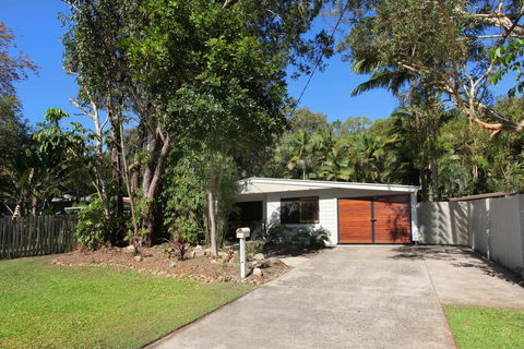 FABULOUS HOLIDAY HIDEAWAY - COOLUM BEACH - Australian Directory 2