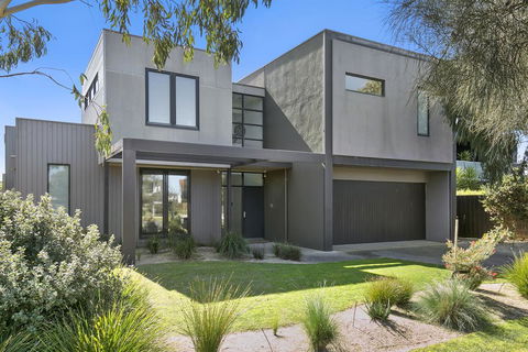 Fabulous Home - Families Only - Australian Directory 1