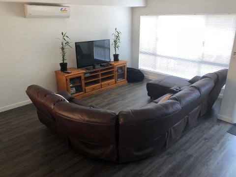 Falcon Bay 4x4 Townhouse - Australian Directory 0
