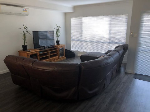 Falcon Bay 4x4 Townhouse - Australian Directory 1