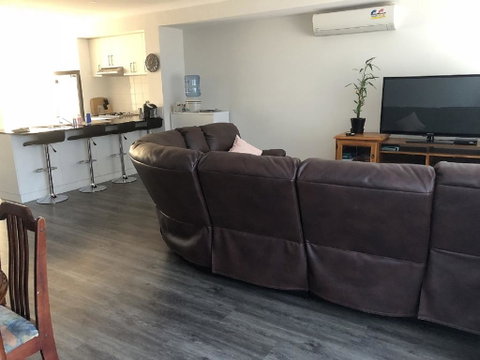 Falcon Bay 4x4 Townhouse - Australian Directory 2