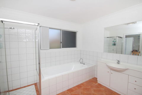 FANTASTIC HOLIDAY UNIT IN A PERFECT LOCATION - Australian Directory 1