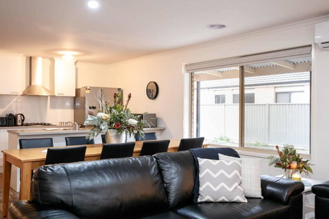 Faraday On Avoca - Australian Directory 0