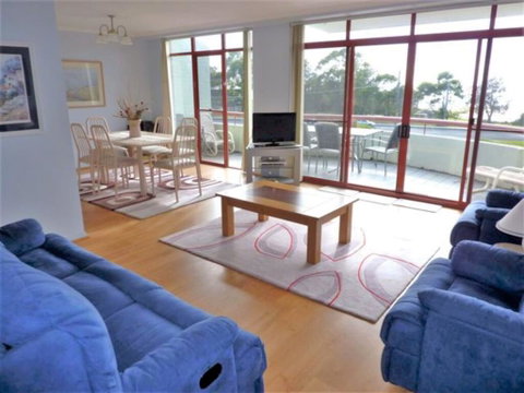 Fathoms 14 - Mollymook - Australian Directory 3