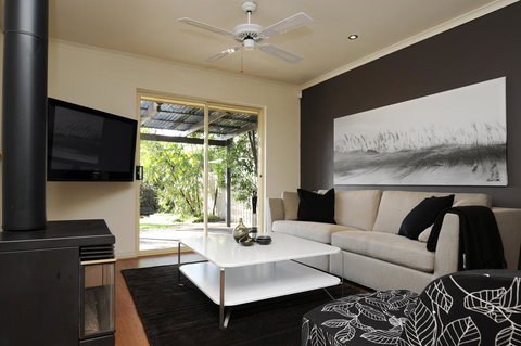 Feathers Serviced Townhouse - Australian Directory 0