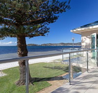 Filoli' 91 Foreshore Drive - huge waterfront home - Australian Directory