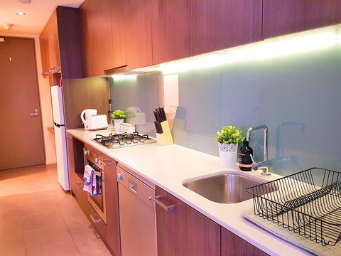 FITZROY FANTASTIC 1BR APT With FREE WINE, NETFLIX, WIFI, Close To TRAMS, COLES - Australian Directory 2