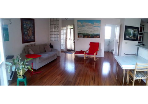 Fitzroy Spacious House - Australian Directory 1