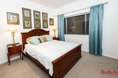 Flat In Heart Of Griffith - Australian Directory 3