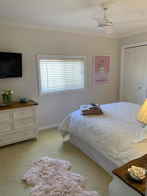 Flowerdale White House - Australian Directory 3