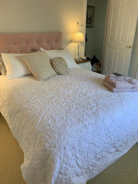 Flowerdale White House - Australian Directory 1