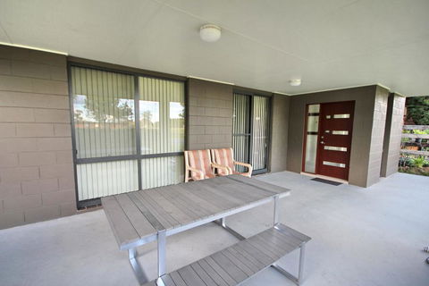 FRASERS COTTAGE- 23 Castle St Laurieton - Australian Directory 2