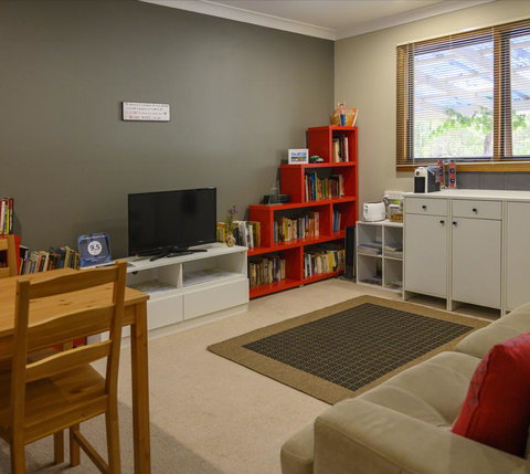 Friends At McLaren Vale - Australian Directory 0