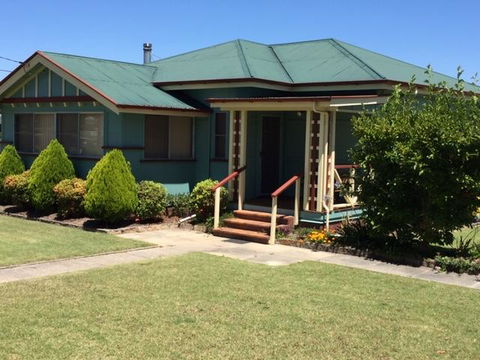 FROGGIES HOLIDAY HOUSE - Australian Directory 0