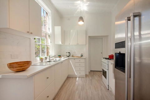 FUN TIMES In HUGE House 1 Minute To SYDNEY HARBOUR - Australian Directory 2
